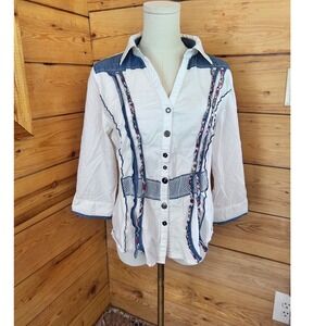 Women’s White Button-Front Blouse with Blue Trim. R1